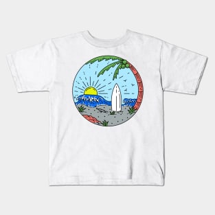 Surf on the beach Kids T-Shirt